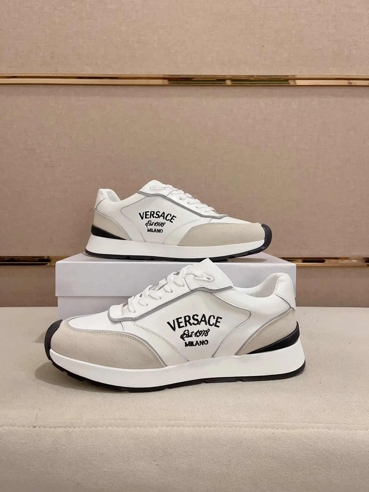 Versace Odissea sneakers lifestyle blanc et beige 7