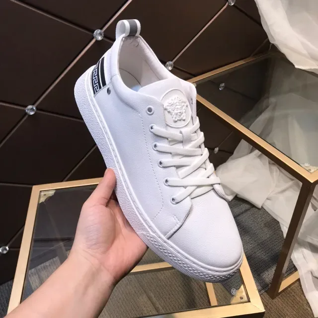 Versace Sneakers Lifestyle Blancs et Noirs en Cuir avec Emblème Medusa-Tongue 2