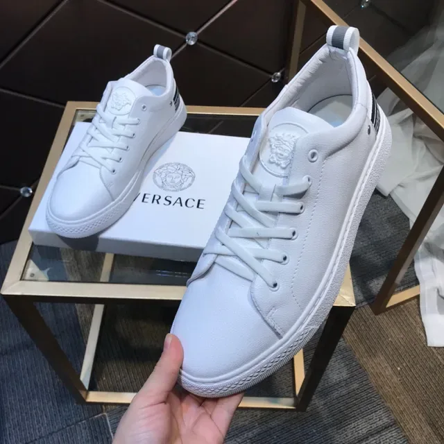 Versace Sneakers Lifestyle Blancs et Noirs en Cuir avec Emblème Medusa-Tongue 3