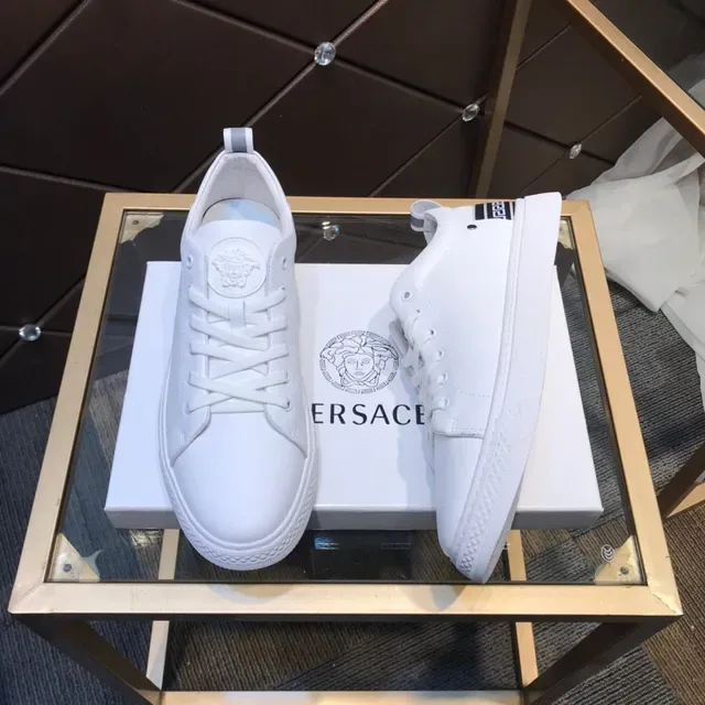 Versace Sneakers Lifestyle Blancs et Noirs en Cuir avec Emblème Medusa-Tongue 8