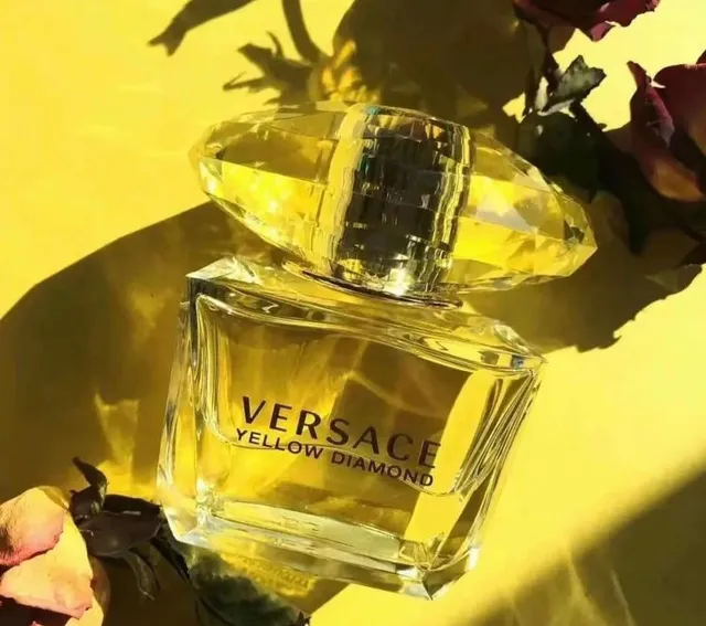 Versace Yellow Diamond Pale Yellow Perfume 2
