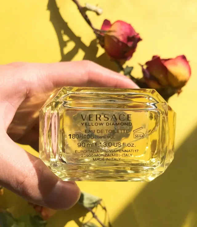 Versace Yellow Diamond Pale Yellow Perfume 4