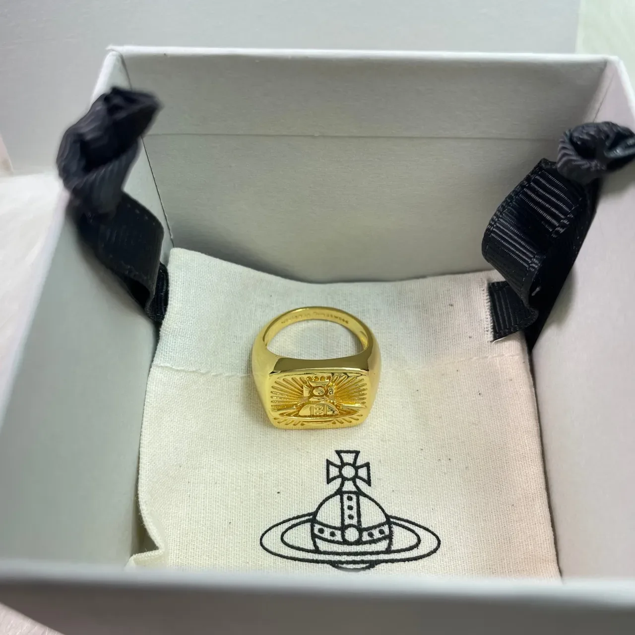 Vivienne Westwood Orb Ring خاتم سيميت مستطيل ذهبي 6