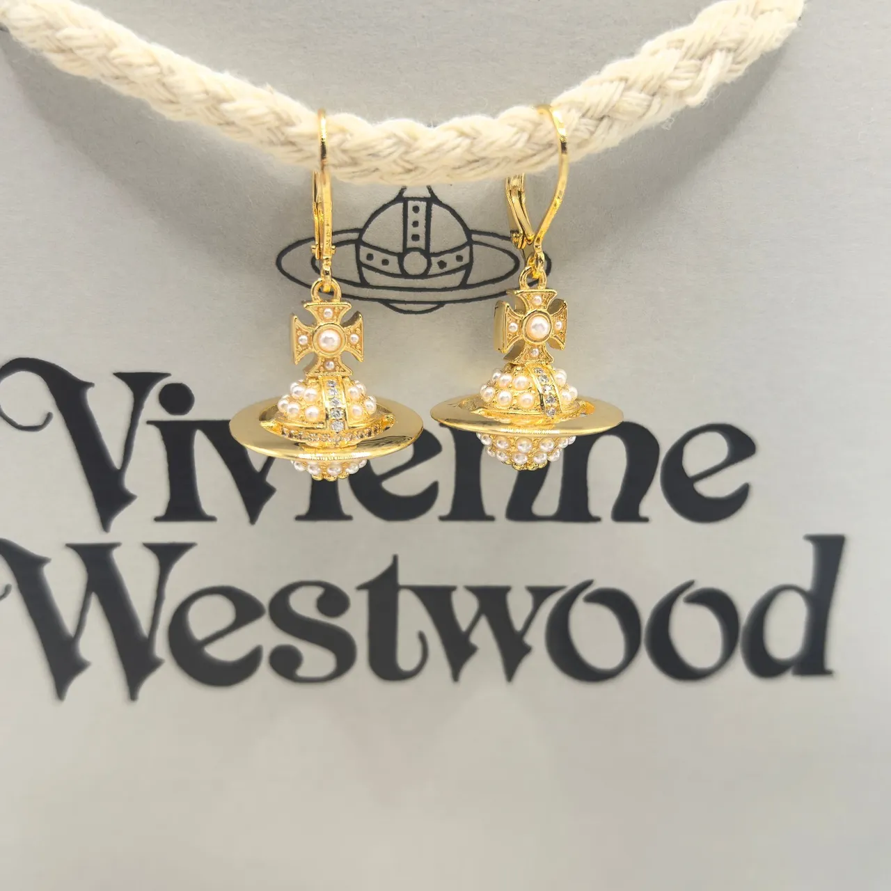 Vivienne Westwood Orb boucles d'oreilles argent et or ornées de perles 5
