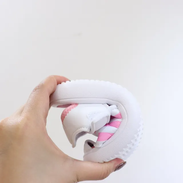 Adidas Adilette Aqua White Pink sandales casuales à enfiler avec tige perforé 10