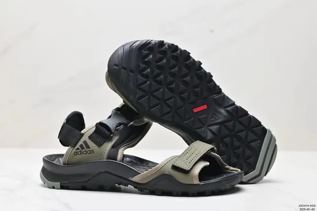 Adidas Sandales Décontractées en Synthétique Perforées Multi-Brides Beige Noir 5