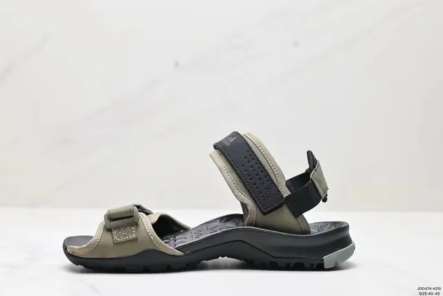Adidas Sandales Décontractées en Synthétique Perforées Multi-Brides Beige Noir 7