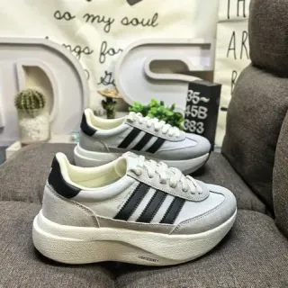 Adidas भूरा काला प्लेटफॉर्म सोल तीन स्ट्राइप साइड पैनल लाइफस्टाइल स्नीकर