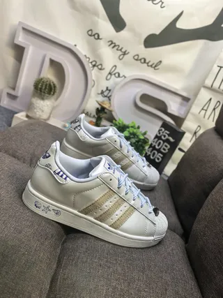 Adidas Beige Gold Low-Top Leather Upper Lifestyle Sneakers 9