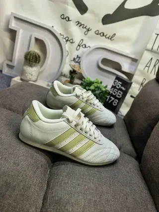 Adidas Beige Yellow Leather Upper Quilted Toe Cap Lifestyle Sneakers 9