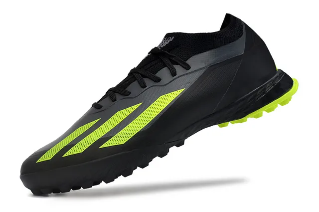 Adidas Chaussures de football noir et jaune à upper en maille de bas profil, système de lacets asymétrique pour gazon 3