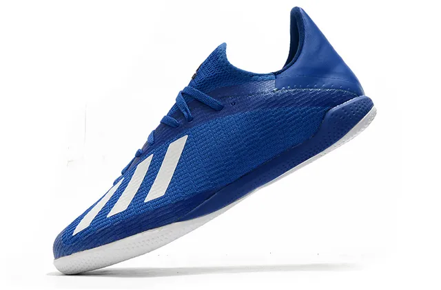 Adidas chaussures de soccer intérieur en knit bleu noir avec trois bandes 10
