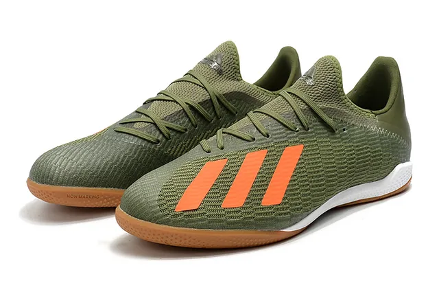 Adidas chaussures de soccer intérieur en knit bleu noir avec trois bandes 22