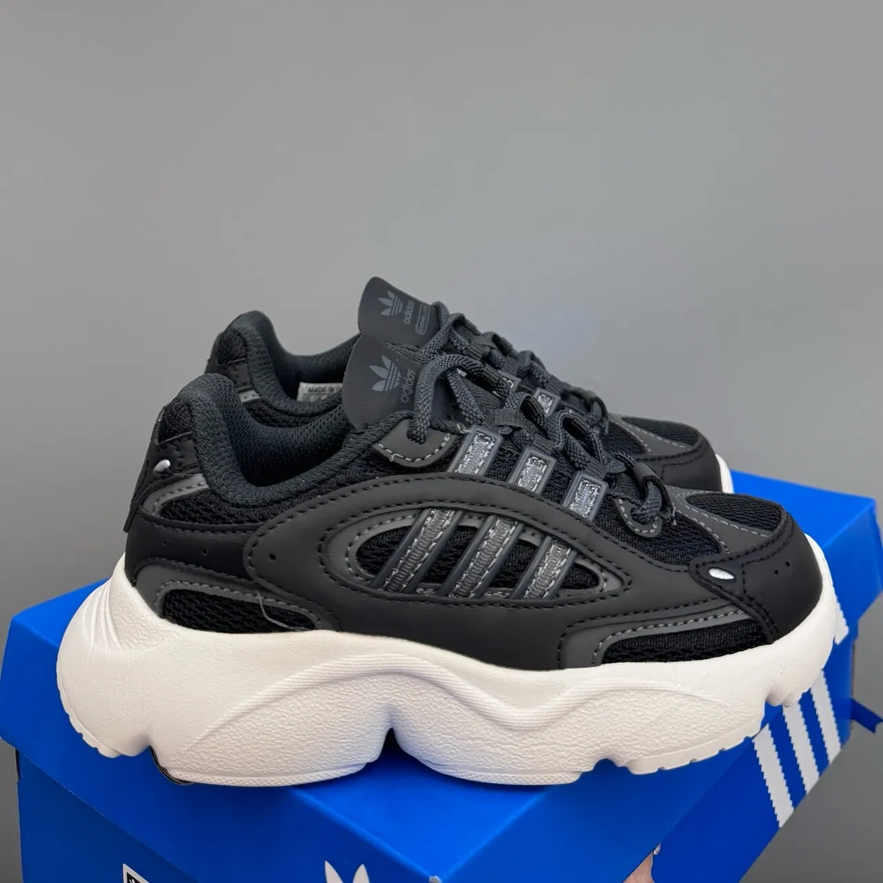Adidas Chaussures De Sport Bleues Grises Semelle Ondulée Matière Maille Et Superposition De Synthétique Haut sneakers à semelle épaisse 13