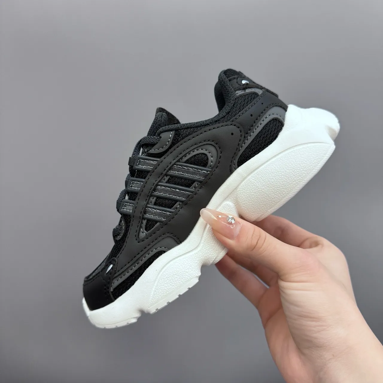 Adidas Chaussures De Sport Bleues Grises Semelle Ondulée Matière Maille Et Superposition De Synthétique Haut sneakers à semelle épaisse 18