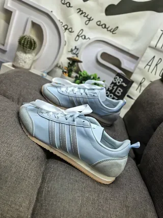 Adidas Campus White Silver Low-Top Three-Stripe Side Panel Lifestyle Sneakers 7