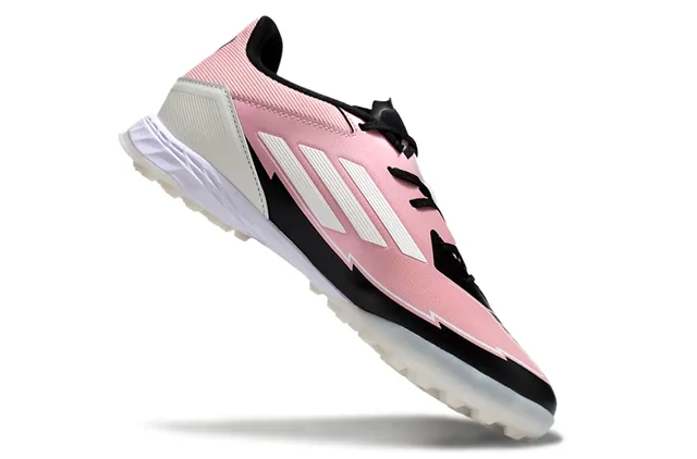 Adidas F50 Tênis de futebol rosa preto de cano baixo com parte superior sintética e três listras laterais para grama artificial 2