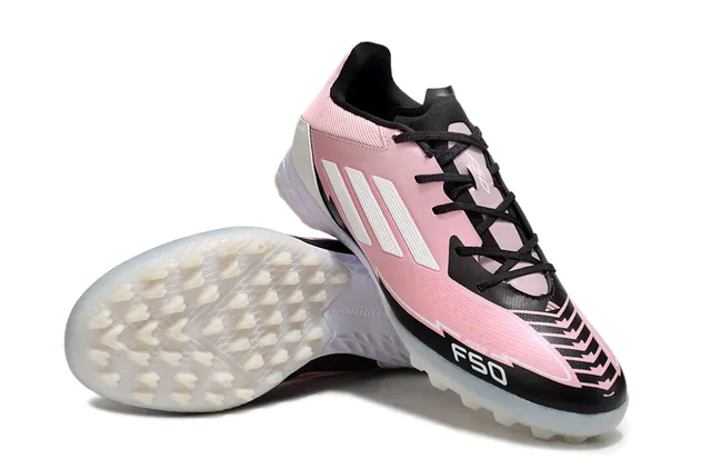 Adidas F50 Tênis de futebol rosa preto de cano baixo com parte superior sintética e três listras laterais para grama artificial 4