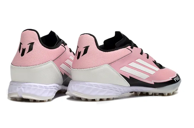 Adidas F50 Tênis de futebol rosa preto de cano baixo com parte superior sintética e três listras laterais para grama artificial 5