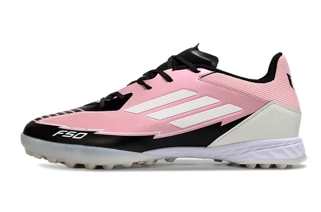 Adidas F50 Tênis de futebol rosa preto de cano baixo com parte superior sintética e três listras laterais para grama artificial 7