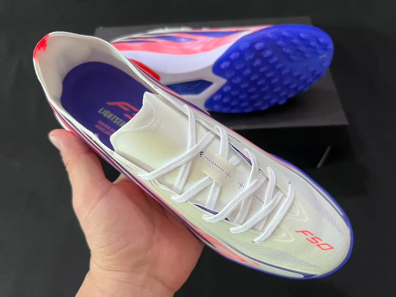 Adidas F50 Blanco Rosa Bajo Corte Púas Cónicas Moldadas Césped Zapatos de Fútbol 5