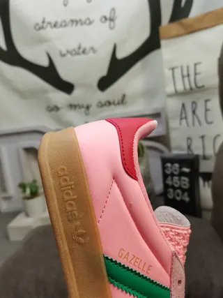 Adidas Gazelle 粉绿红生胶底休闲运动鞋 3