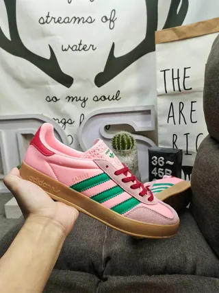 Adidas Gazelle 粉绿红生胶底休闲运动鞋 5