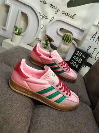 Adidas Gazelle 粉绿红生胶底休闲运动鞋 9