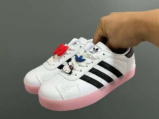 Adidas Gazelle Pink Heart Print Lifestyle Sneakers 21