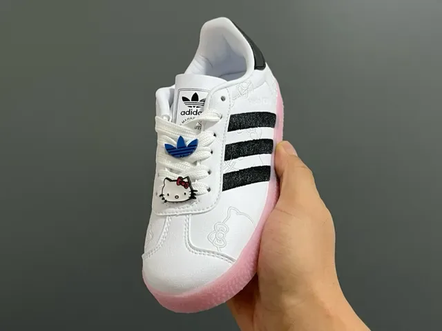 Adidas Gazelle Pink Heart Print Lifestyle Sneakers 22