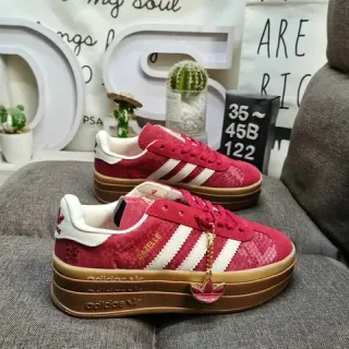 Adidas Gazelle Platform लाल सांप-एंबॉस्ड लाइफस्टाइल स्नीकर्स