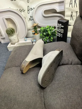 Adidas Gray Brown Suede Upper Cork Sole Slippers 6