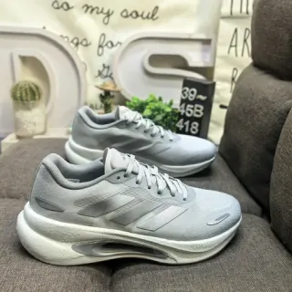 Adidas ग्रे सिल्वर हल्का जाली ऊपरी धातु तीन पट्टी ब्रांडिंग जीवनशैली स्नीकर