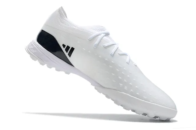 Adidas Chaussures de football avec upper en tricot vert noir, lacets asymétriques et gazon artificiel 2