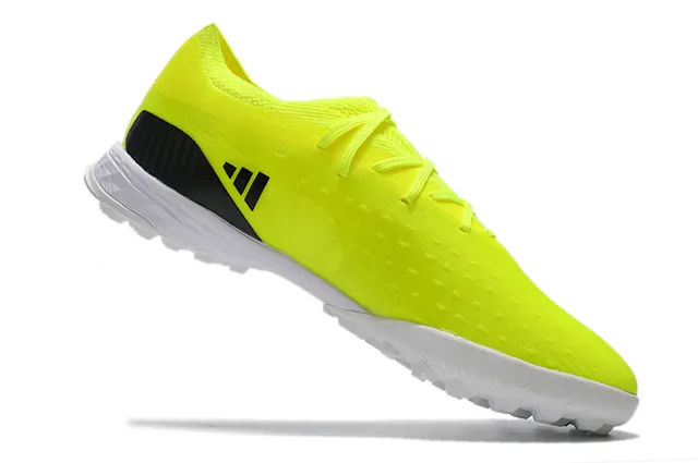 Adidas Chaussures de football avec upper en tricot vert noir, lacets asymétriques et gazon artificiel 9