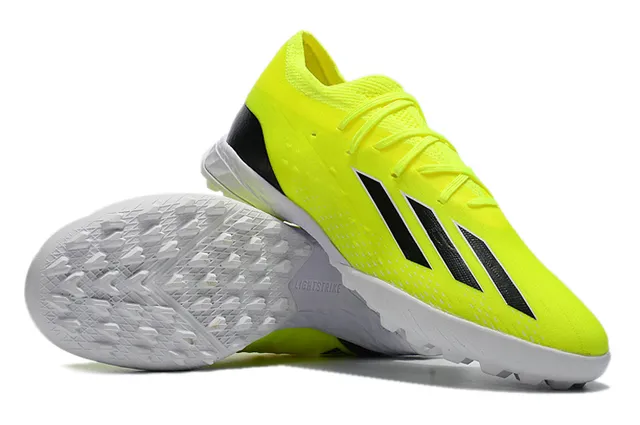 Adidas Chaussures de football avec upper en tricot vert noir, lacets asymétriques et gazon artificiel 11