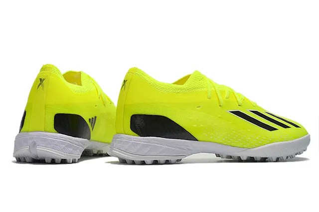 Adidas Chaussures de football avec upper en tricot vert noir, lacets asymétriques et gazon artificiel 12