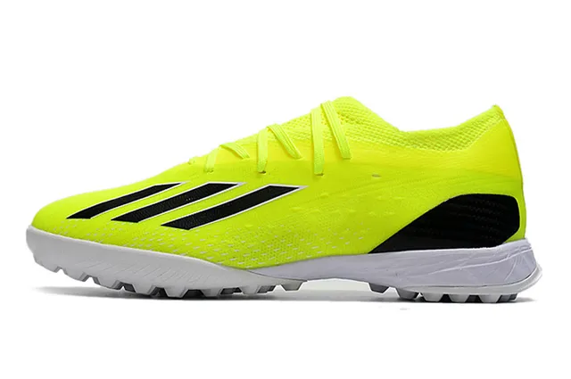 Adidas Chaussures de football avec upper en tricot vert noir, lacets asymétriques et gazon artificiel 15