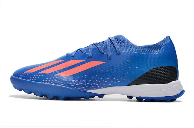 Adidas Chaussures de football avec upper en tricot vert noir, lacets asymétriques et gazon artificiel 22