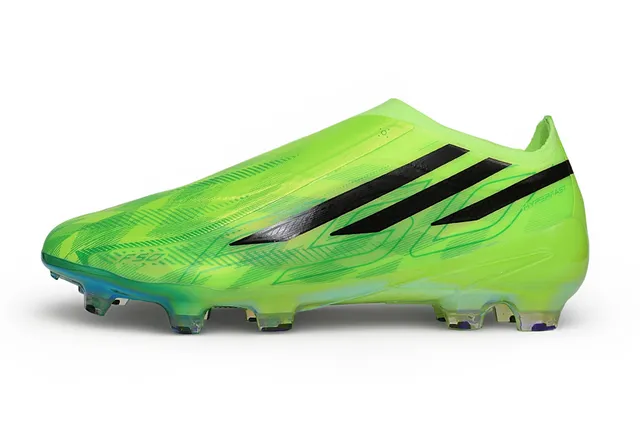 Adidas 绿黑低帮袜套式 鞋面 虹彩半透明鞋底 人工草地足球鞋 7