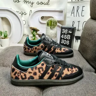 Adidas बहुरंगी काली चितकबरा प्रिंट ऊपरी तीन धार साइड पैनल लाइफस्टाइल स्नीकर