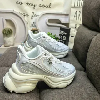 Adidas Originals Track Trainer حذاء رياضي أبيض سميك