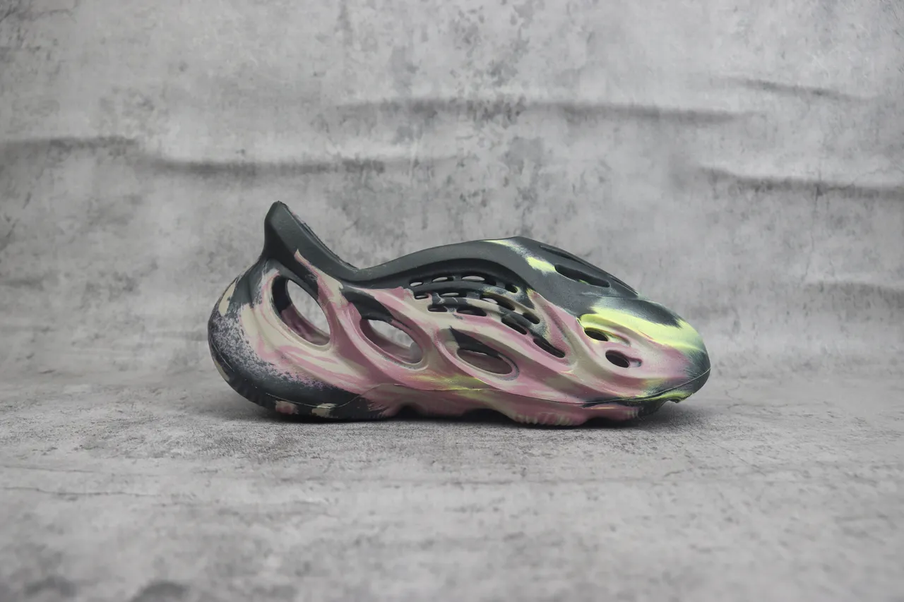 Adidas Pink Black Molded Foam Ventilated Cutouts Lifestyle Sneakers 7