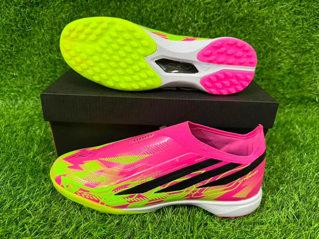 Adidas وردي أخضر ربطة عنق من النوع الجورب تغطية الإطار الصناعي عشب أحذية كرة القدم 4