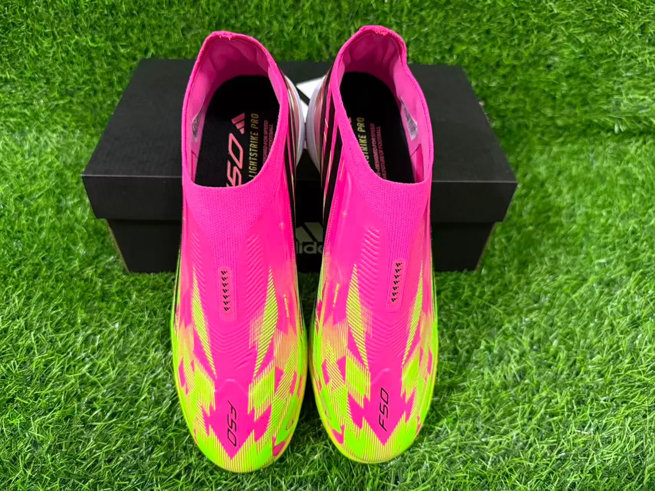 Adidas وردي أخضر ربطة عنق من النوع الجورب تغطية الإطار الصناعي عشب أحذية كرة القدم 6