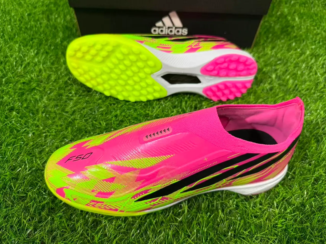 Adidas وردي أخضر ربطة عنق من النوع الجورب تغطية الإطار الصناعي عشب أحذية كرة القدم 7