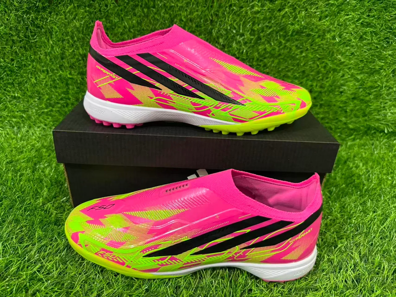 Adidas وردي أخضر ربطة عنق من النوع الجورب تغطية الإطار الصناعي عشب أحذية كرة القدم 9