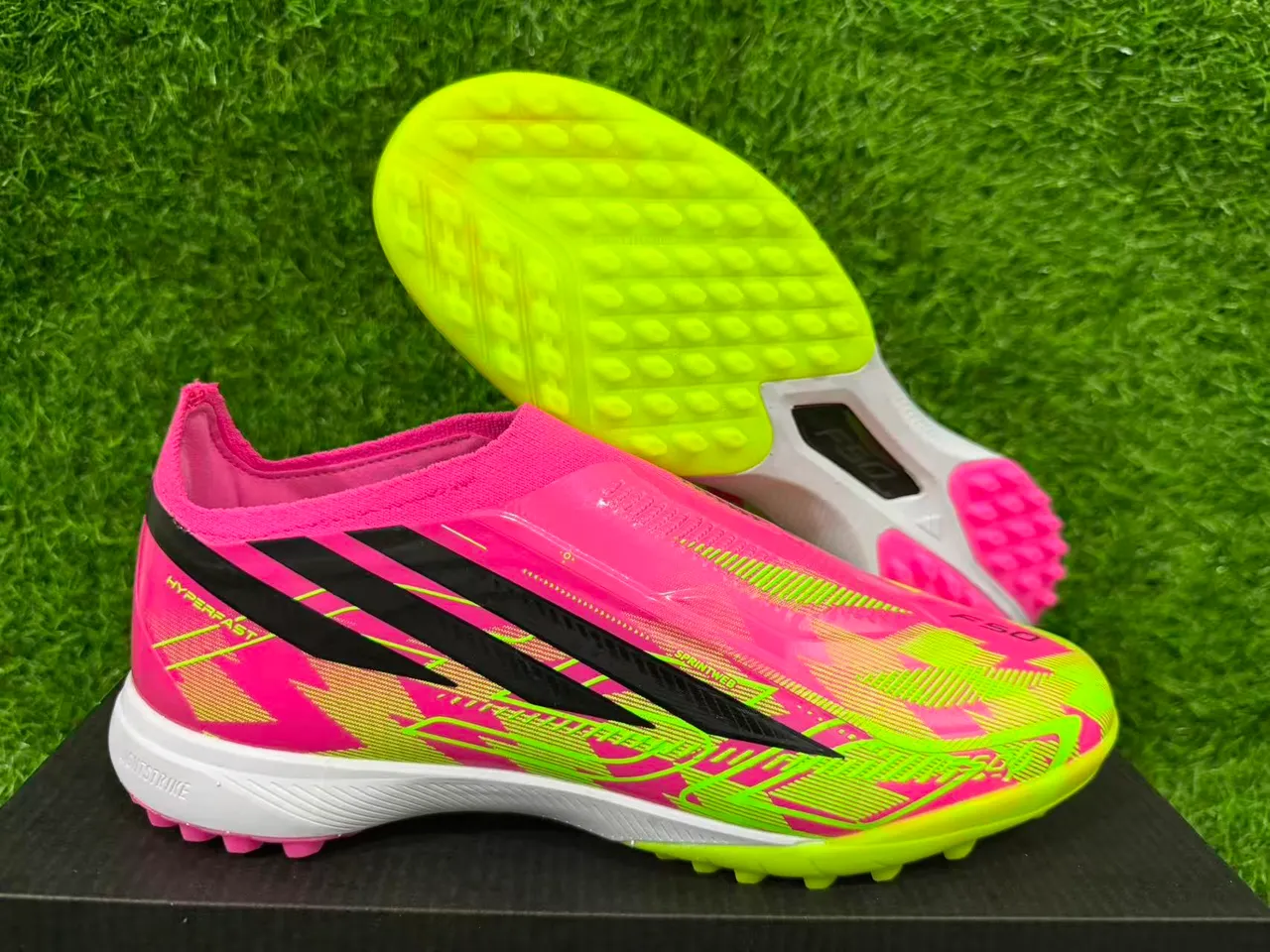Adidas وردي أخضر ربطة عنق من النوع الجورب تغطية الإطار الصناعي عشب أحذية كرة القدم 10