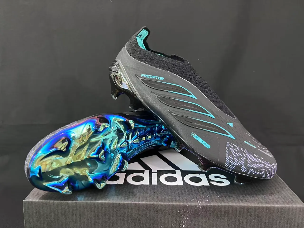 Adidas Predator কৃত্রিম ঘাসের ফুটবল জুতো 10