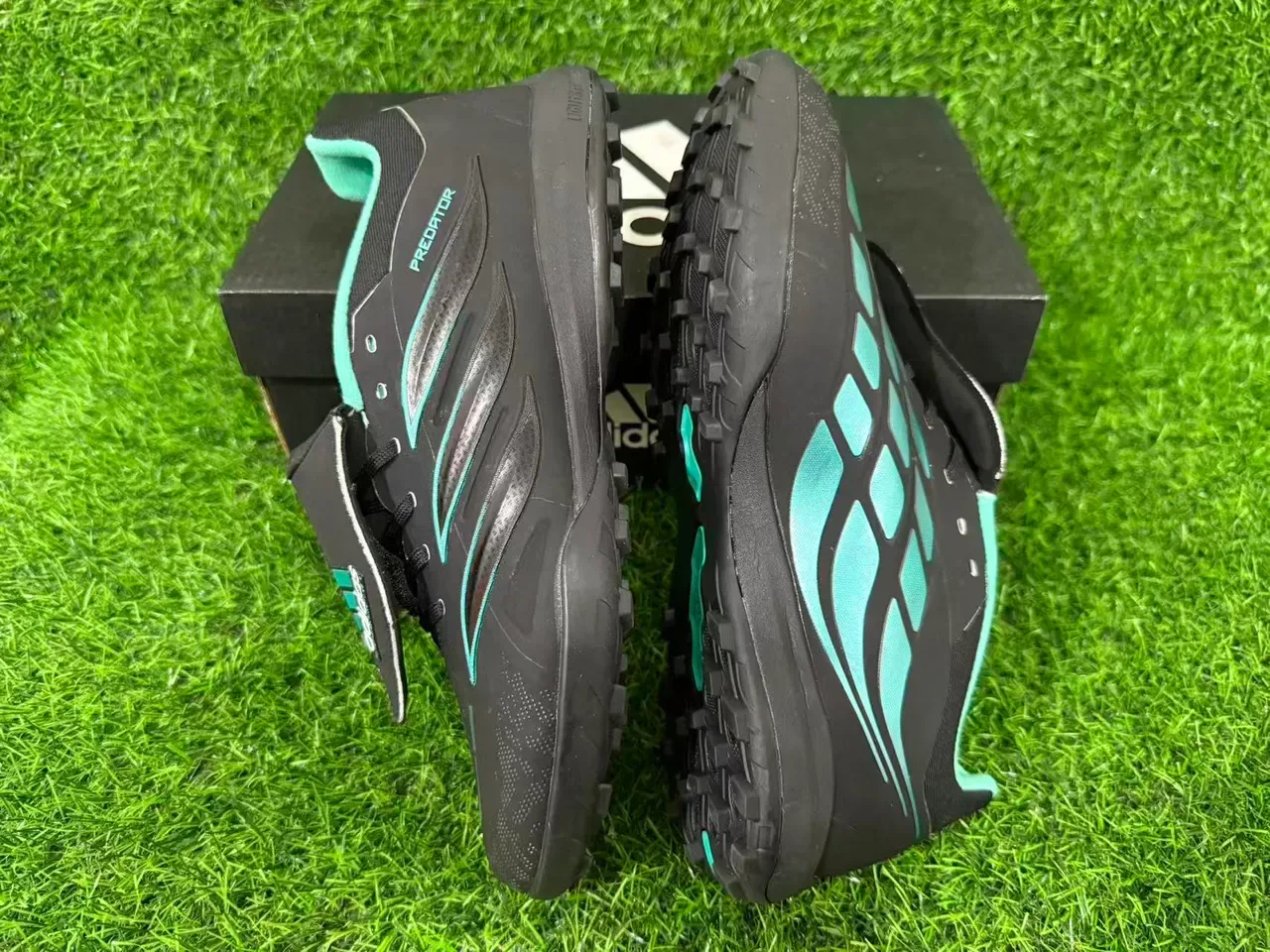 Adidas Predator Preto Verde Low-Cut Sintético Superior Studs Moldados Turf Sapatos de Futebol 4